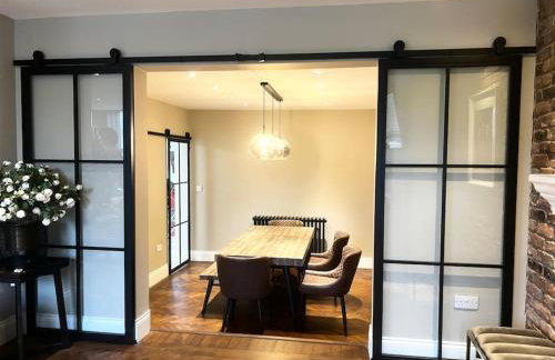 Manchester Luxury Country House Close To The City With Hot Tub & BBQ Fire Pit. - Foto 20