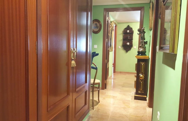 Piso junto a Jardines de la Victoria y Renfe - Photo 2