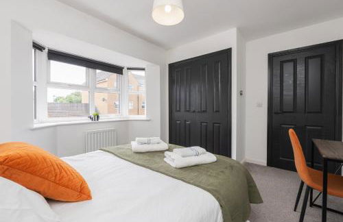 Large Modern Home, Free Parking, Families and Contractors Welcome - Foto 16