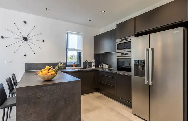 Sophisticated Oasis Residence Villa With Pool - Foto 8