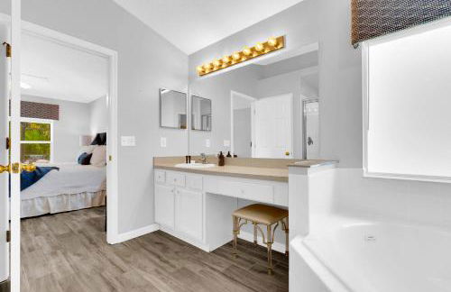 South Facing Pool with Spa and a Game Room in Prime Location Near Disney - Foto 17