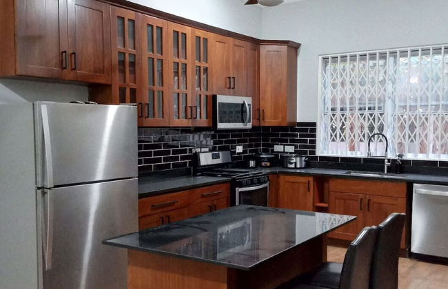 4 Bedrooms Family House Sakumono - Photo 15