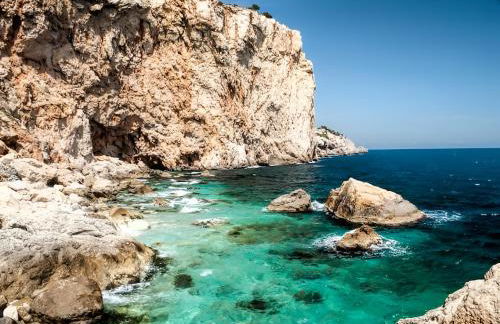 Primera Línea con Vistas al Mar y Piscina - Foto 27