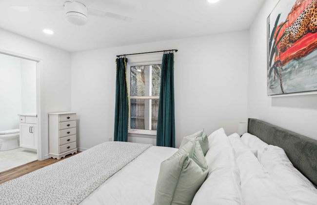 Dolphin Days by Avantstay Pool, 0.2mi to Beach! - Foto 28