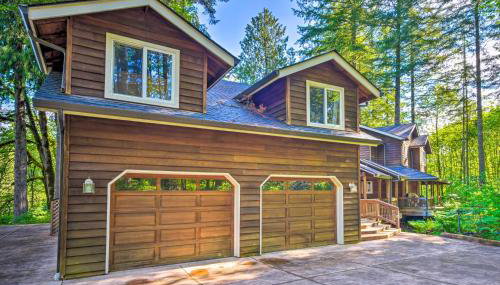 The River House with Deck, on McKenzie River! - Photo 2