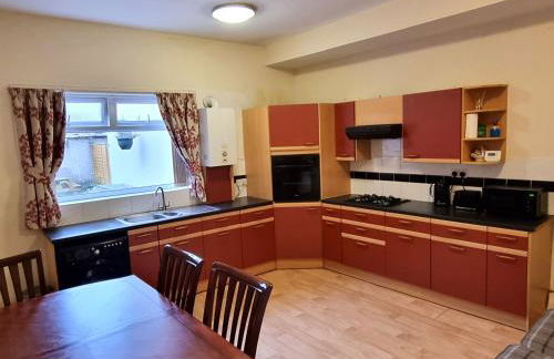Spacious Apartment Near Rochdale Centre Train Tram Bus Free Parking Fast Wi-Fi - Foto 12