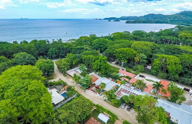 Nicely priced duplex in Surfside with private pool and AC in every room - Photo 48