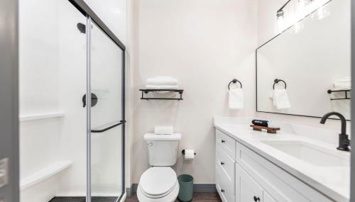 Dynamic Stay Connected Comfort Steps from Atrium - Foto 5