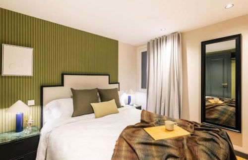 Stylish 4 suites +patio luxury apartment Gran Via - Photo 32