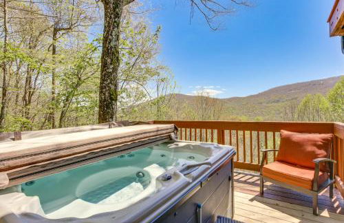 Family Cabin with Private Hot Tub and Views in Boone! - Foto 2