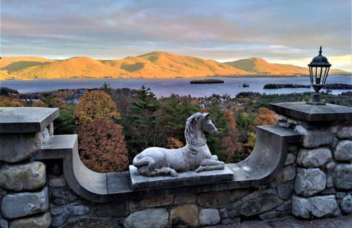 HIGHLANDS CASTLE overlooking Lake George plus 2 other CASTLES & SUITES - Foto 12