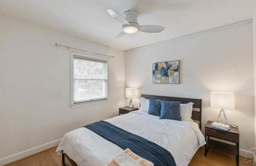 Beautiful 3BR 2BA Colonial House by CozySuites - Foto 12