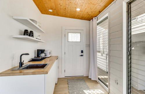 Waterfront Colonial Beach Studio with Boat Dock! - Foto 8