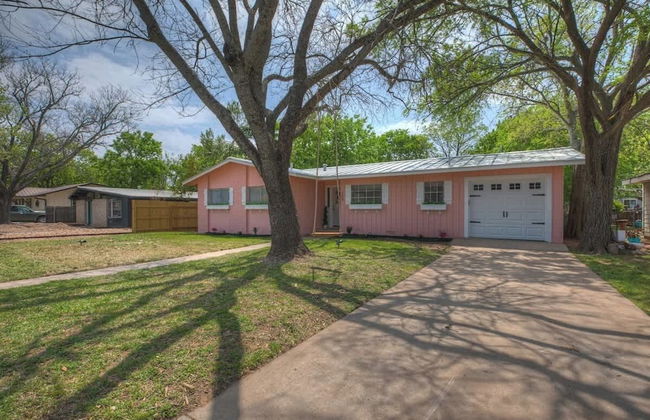 Willkommen to Pink Haus 1 Mile to Main Street! - Foto 40