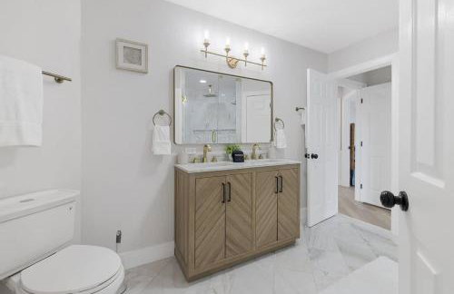 Elegant Updated Oceanfront Home with Pool & Hot Tub - Photo 63