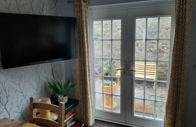 Cozy Courtyard Apt, Explore & Relax, Free Parking - Foto 34