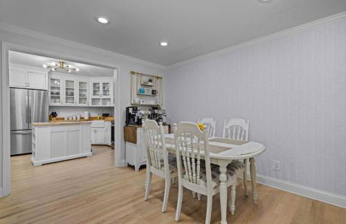 Imperial Porch Haven Cozy Fire Pit Fenced Yard - Foto 21