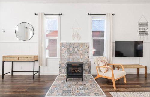 Historic Boho Brothel Lake Retreat Fast Wifi - Foto 3