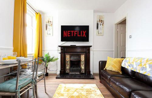 Fabulous Stay - 4 Bedroom House, sleeps 9, ideal for Business and Contractors, Free parking - Foto 5