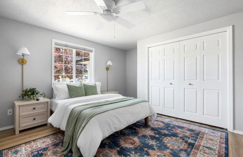 Stylish Renovation, Perfect for Families & Pets, Garage Parking, Sleeps 10 - Foto 11