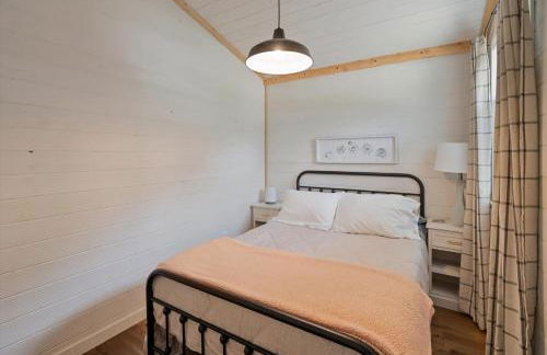 Hidden Gem Cabin in Hungry Horse, Firepit, Close to Glacier - Photo 12