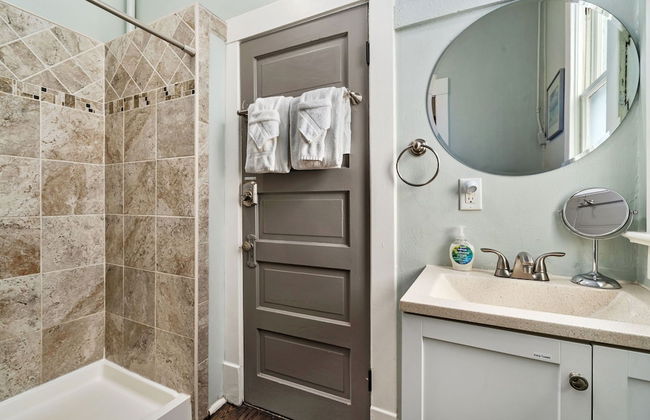 Historical Bungalow Near Csu & Old Town! - Foto 19