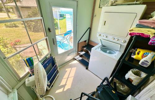 Aquahouse is an Adorable 1 Bed 1 Bath Beach Bungalow just steps from the ocean! - Foto 8