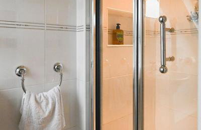 Premium Family Home with PS5 Console and Private Garden - Foto 13