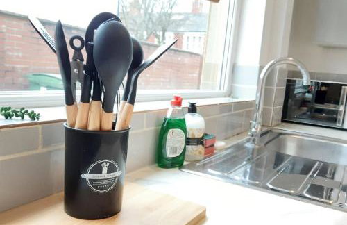 Free Parking Spacious Home - Photo 8