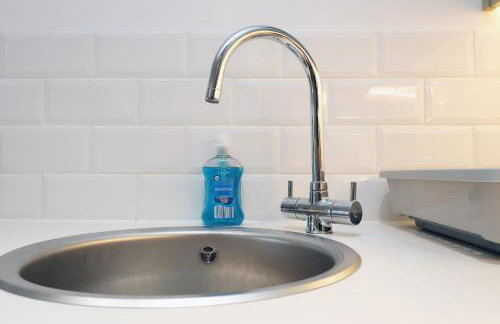 large 2 bed central apartment with balcony and private parking - Foto 32