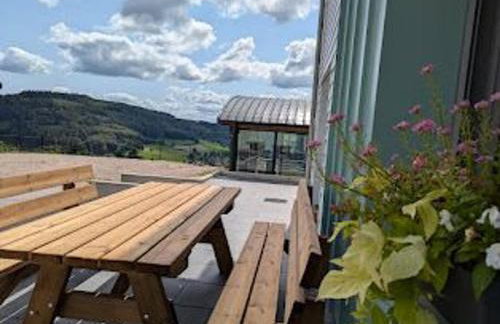 Gîte avec piscine chauffée, spa et vue sur la vallée - FR-1-589-655 - Foto 3