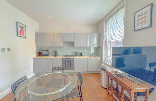 Pass the Keys Stylish 1 bed Soho Flat - Photo 3