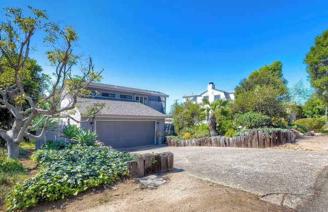 Fresh & Modern 3 BDR Just Blocks From Beach! - Photo 36