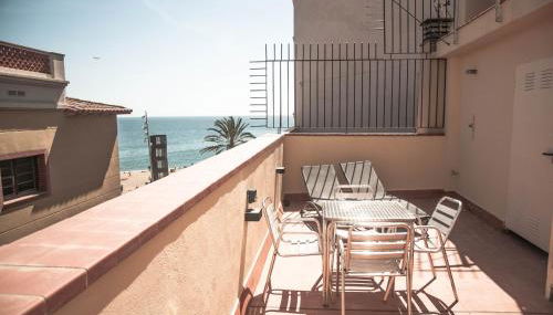 Barcelona Beach Apartments - Photo 2