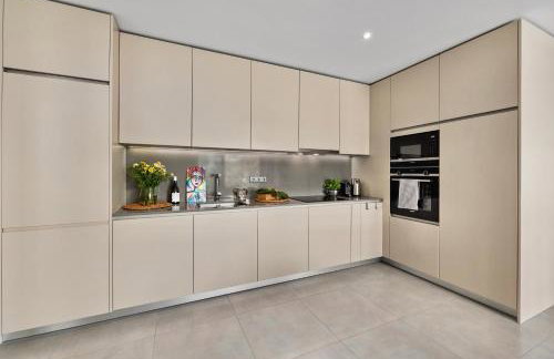 2-Bedroom Beachside Apartment with Pool & Parking - Foto 15