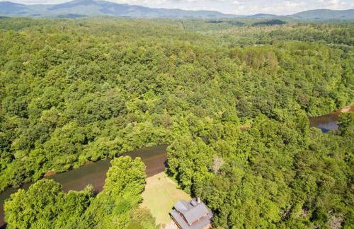 Astounding River View - Outdoor Hot Tub, Volleyball Net, Game Room + More! - Foto 53