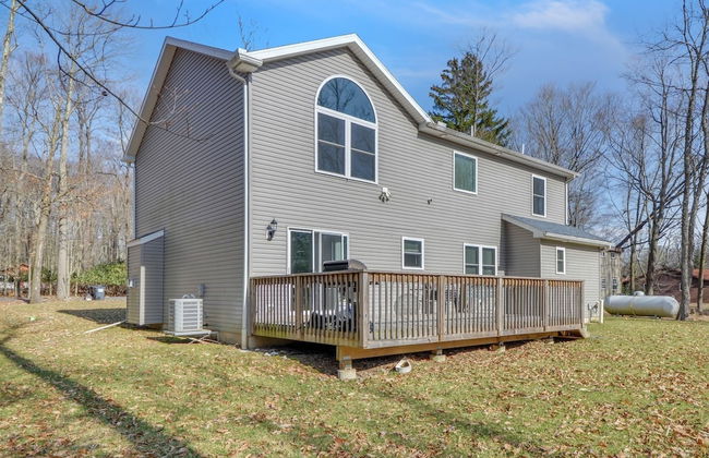 Pocono Retreat: Lake, Firepit, Bbq, Gameroom, Ski 4 Bedroom Home by RedAwning - Foto 36