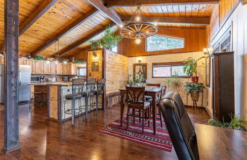 Hilltop Hideaway - Photo 9