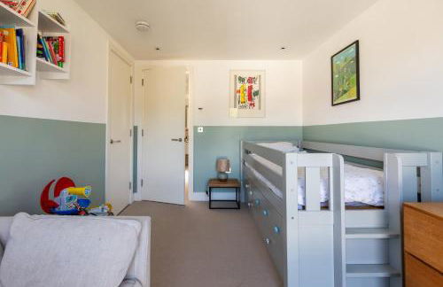 Stylish Family Home with Garden - Foto 26