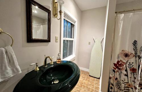 Dual-Home Berkshire Retreat Sleeps 16 - Foto 42