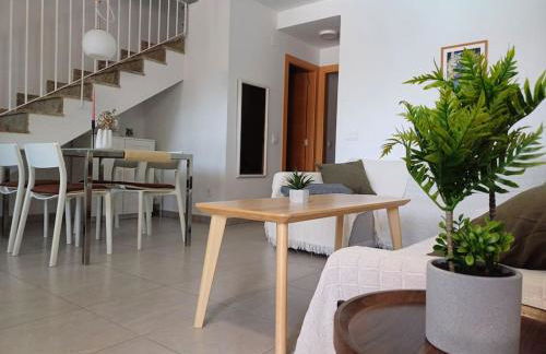 Amplio duplex en la playa con piscina - Foto 8