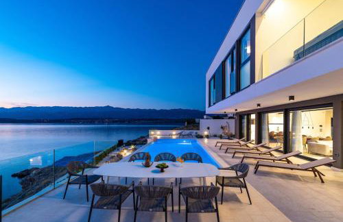 Luxury Villa Novita with Pool - Photo 7