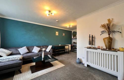 Warm & Stylish Stay Near Everything you need - Photo 1