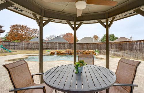 Group-Friendly Burleson Getaway with Outdoor Oasis - Foto 27