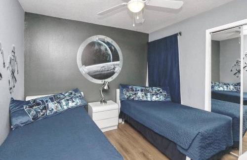 FABULOUS New Decor, Near Dis, Fireplace, Star Wars Children's BR, Next To Pool, LOW rates! - Foto 91