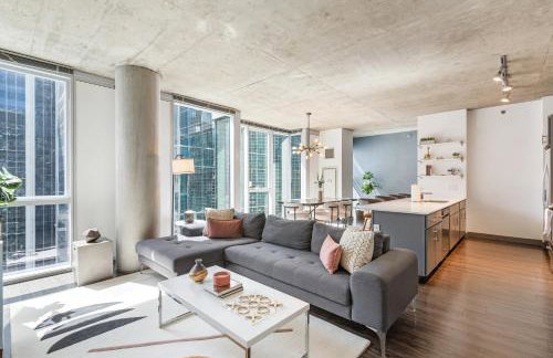 Linea Luxury Living with Indoor Pool and Rooftop Views in The Loop - Photo 45