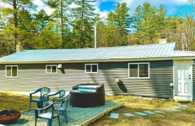 Riverfront Retreat in the White Mountains - 3BR Cozy Escape Near Ski & Hike - Foto 26