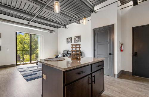 NEW 1BR Luxury Condo Private Balcony 303 - Foto 24