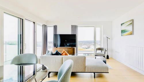 Executive Waterfront Split Penthouse - Photo 3