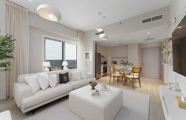 Maison Privee - Charming Retreat w/ Panoramic Views on Yas Island - Photo 11